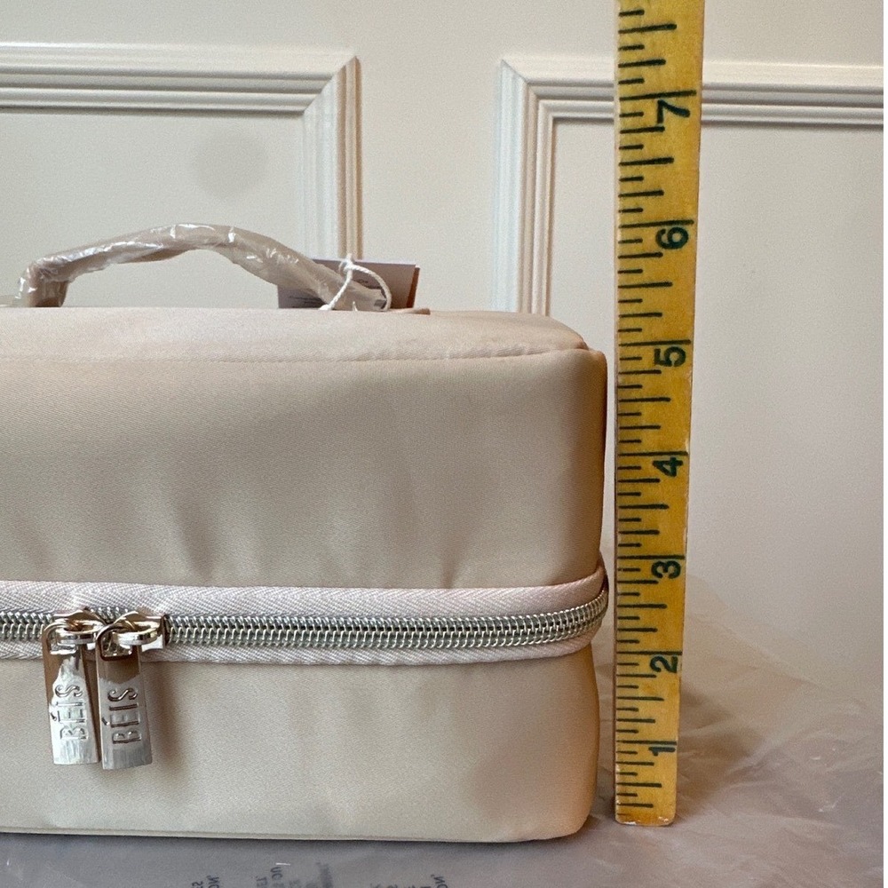 BEIS The Hanging Cosmetic Case Beige Travel Makeup Bag BEIS220279 NWT - Picture 13 of 15